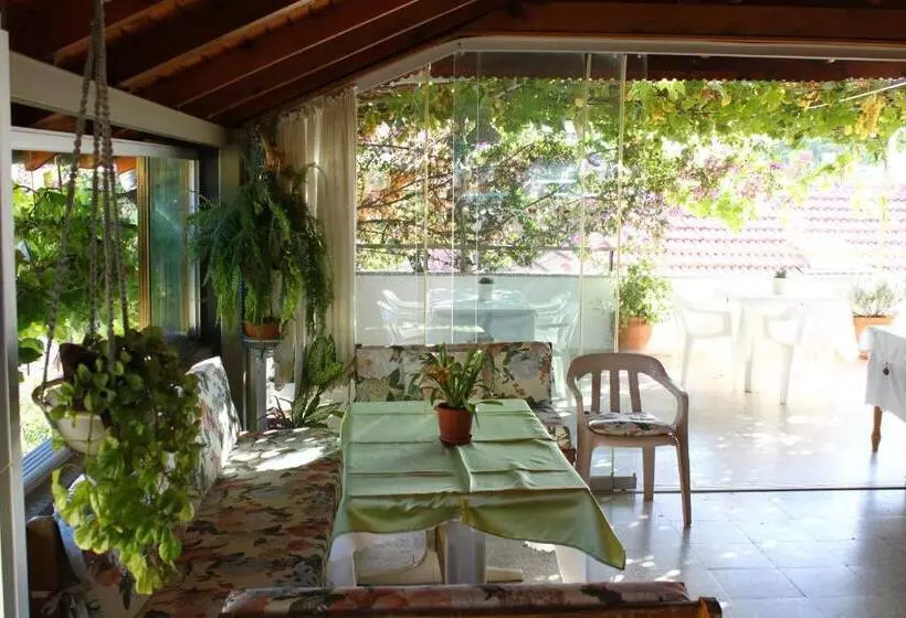 Rose Pension