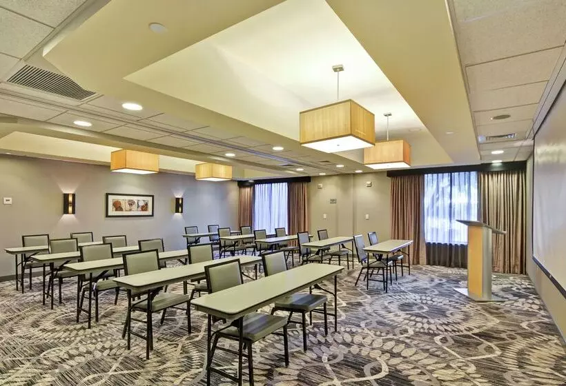 Doubletree By Hilton Hotel Baton Rouge