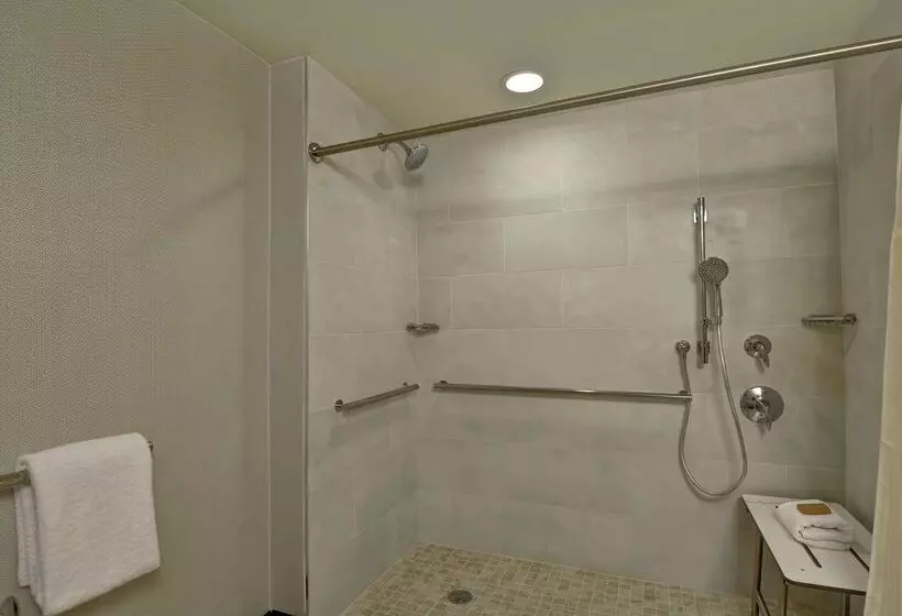 Doubletree By Hilton Hotel Baton Rouge