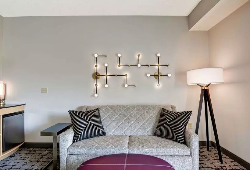 Doubletree By Hilton Hotel Baton Rouge