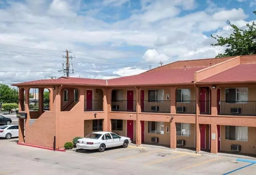 هتل Econo Lodge Midtown Albuquerque