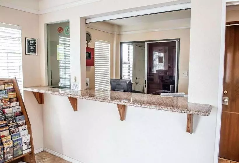 هتل Econo Lodge Midtown Albuquerque