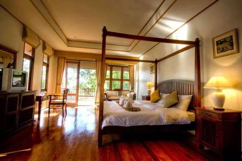 Hotel Kooncharaburi Resort