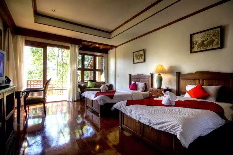 Hotel Kooncharaburi Resort