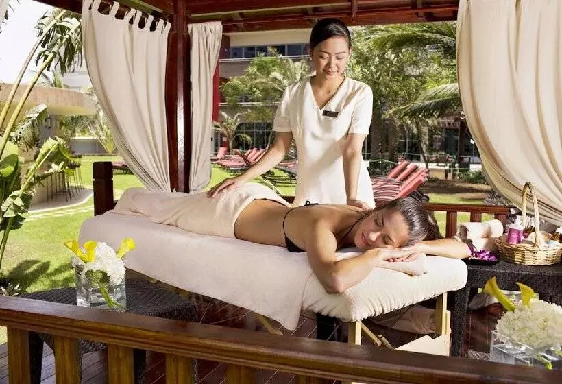 هتل Park Rotana Abu Dhabi