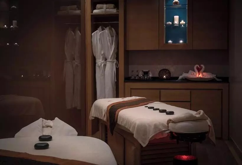 هتل Park Rotana Abu Dhabi