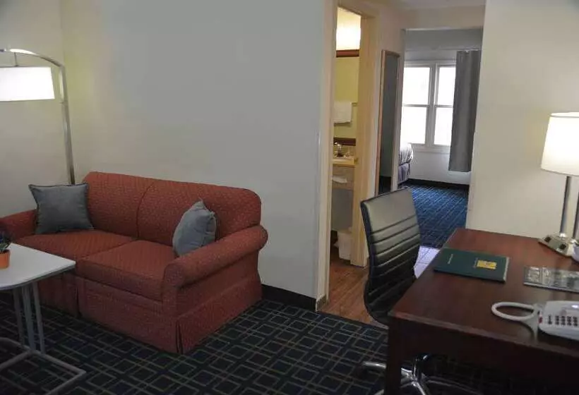 ホテル Quality Inn And Suites Dublin