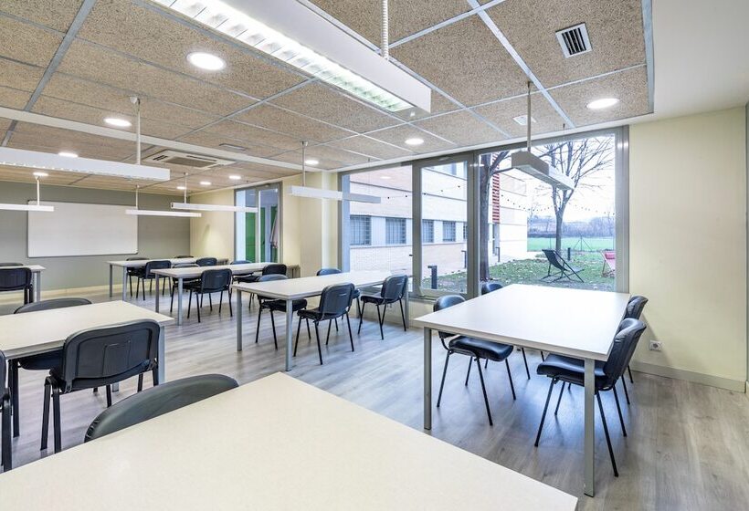 فندق Residencia Universitaria Los Abedules