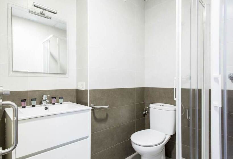 فندق Residencia Universitaria Los Abedules