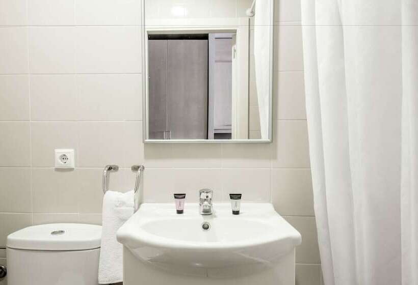 فندق Residencia Universitaria Los Abedules