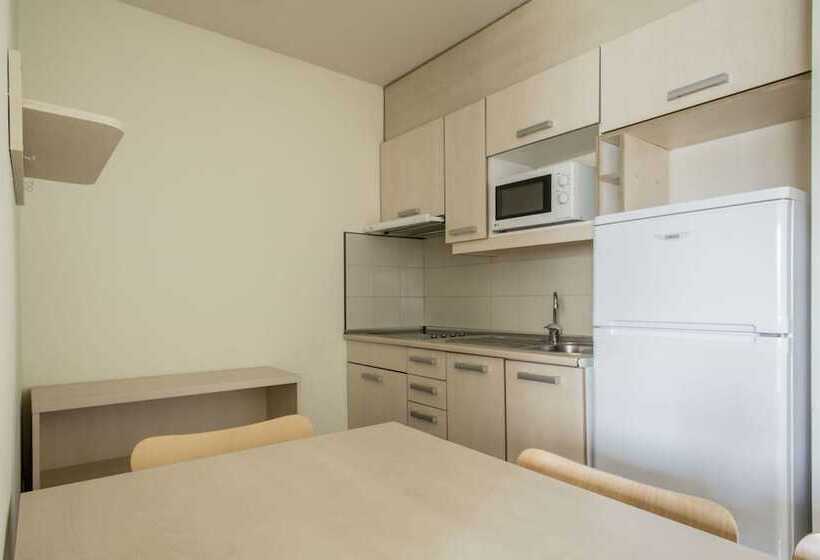 فندق Residencia Universitaria Los Abedules