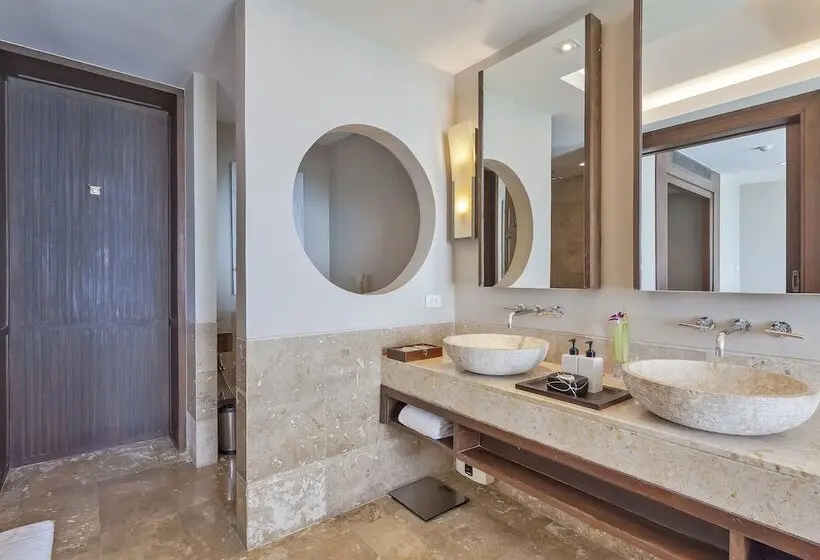 ホテル Shasa Resort   Luxury Beachfront Suites