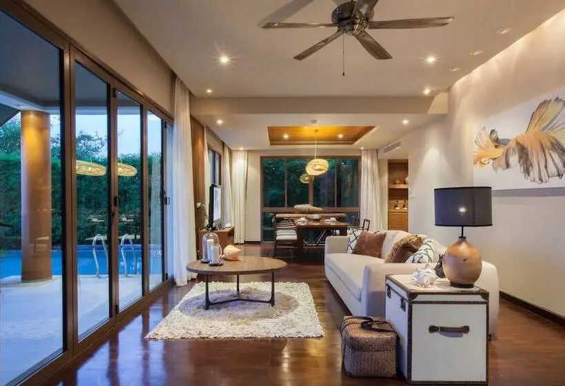 ホテル Shasa Resort   Luxury Beachfront Suites
