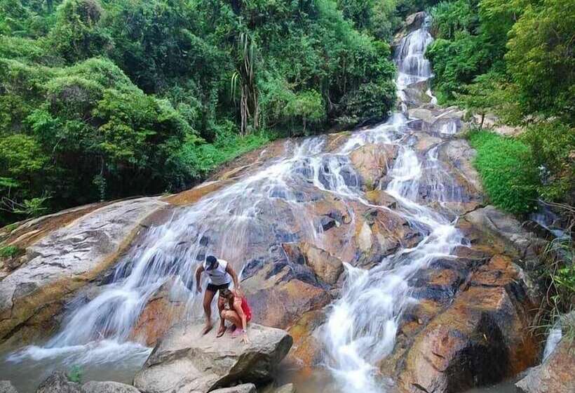 호텔 Shasa Resort   Luxury Beachfront Suites