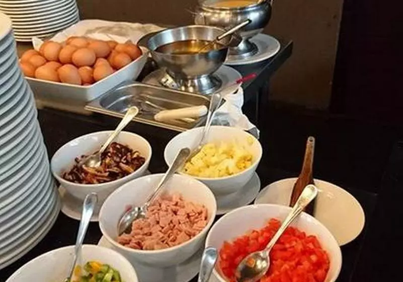 בית מלון כפרי The Grand Southsea Khaolak Beach Resort