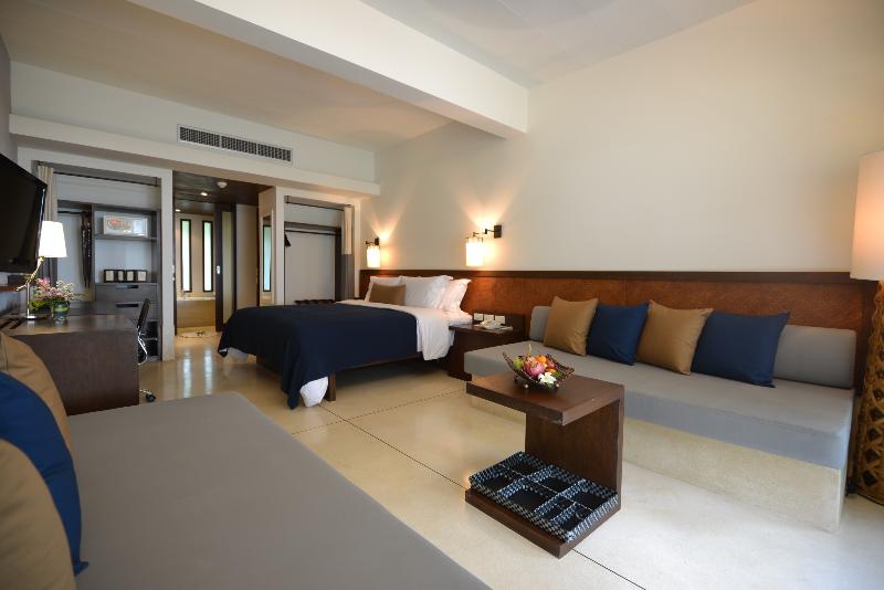 בית מלון כפרי The Grand Southsea Khaolak Beach Resort