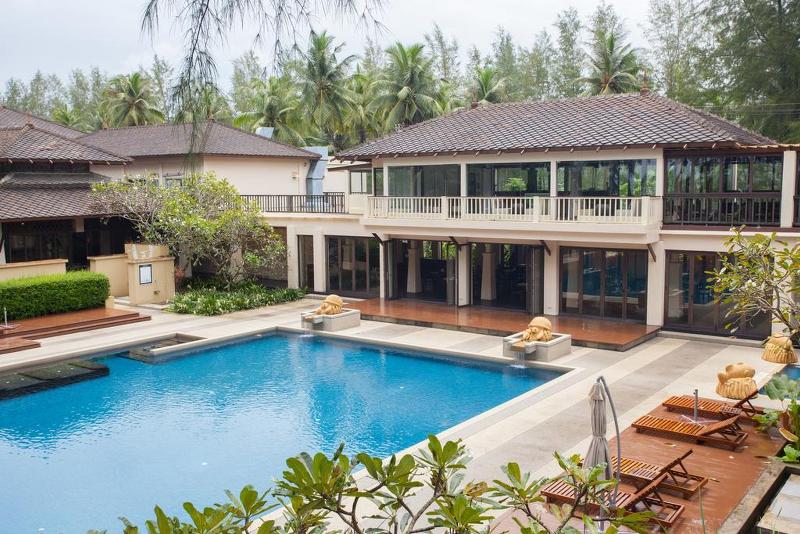 בית מלון כפרי The Grand Southsea Khaolak Beach Resort