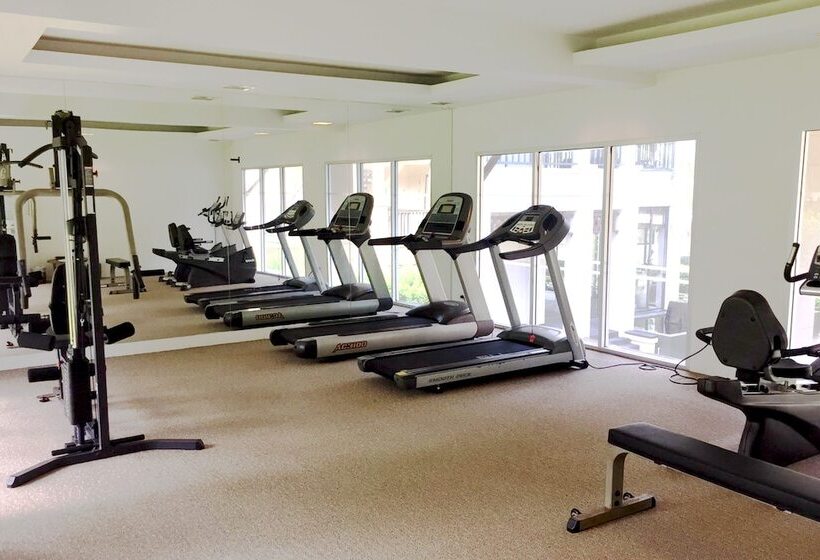 בית מלון כפרי The Grand Southsea Khaolak Beach Resort