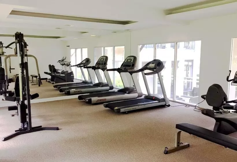 בית מלון כפרי The Grand Southsea Khaolak Beach Resort