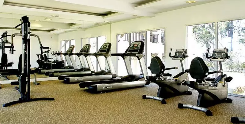 בית מלון כפרי The Grand Southsea Khaolak Beach Resort