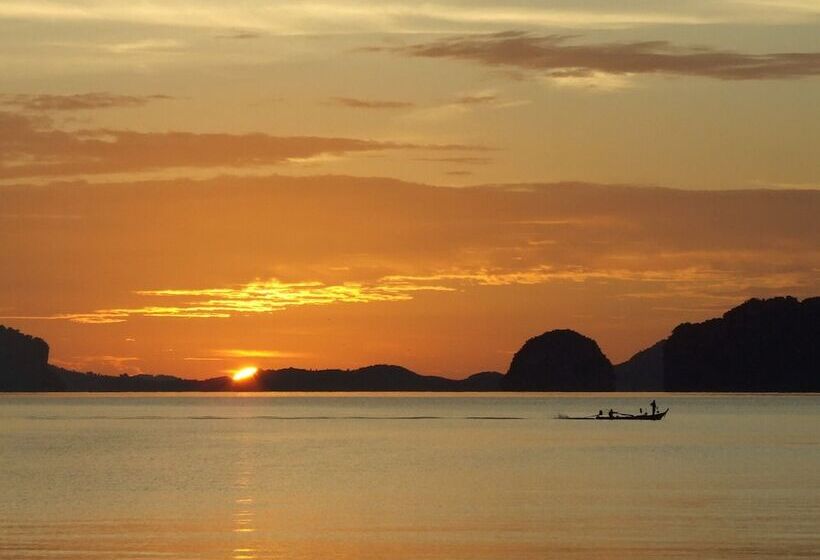 Tup Kaek Sunset Beach Resort Sha Plus