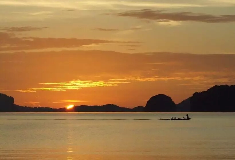 Tup Kaek Sunset Beach Resort Sha Plus