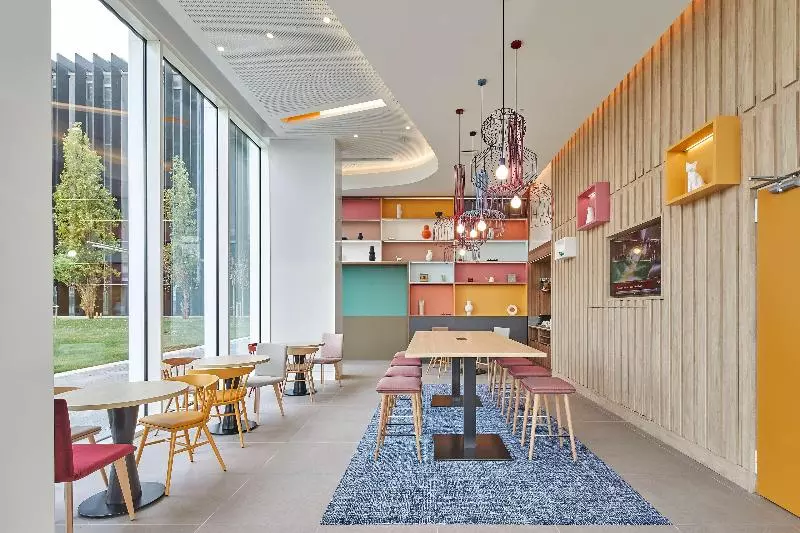 هتل Hampton By Hilton Barcelona Fira Gran Via