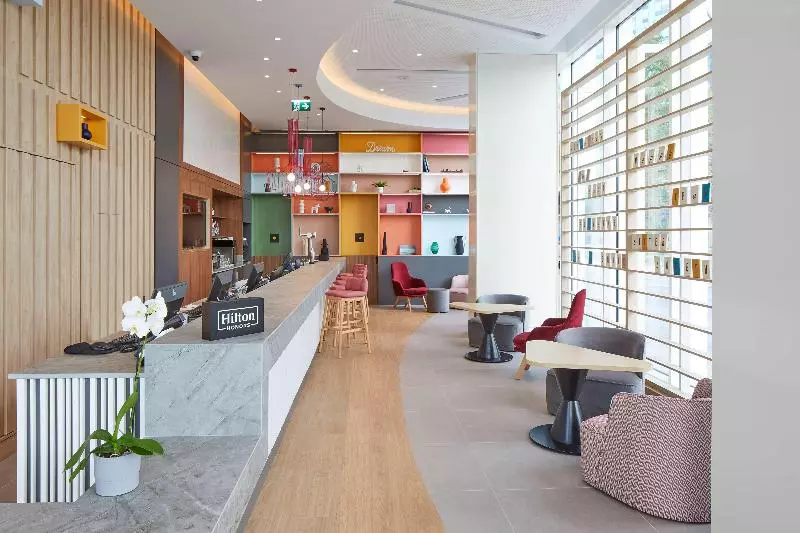 هتل Hampton By Hilton Barcelona Fira Gran Via