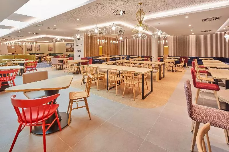 هتل Hampton By Hilton Barcelona Fira Gran Via