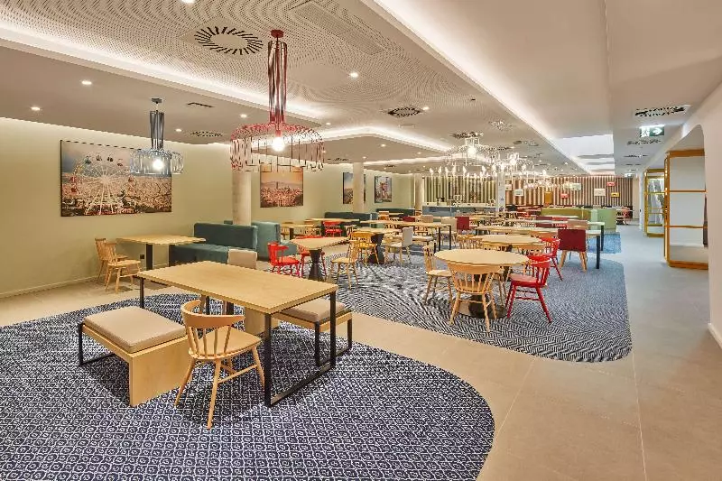 هتل Hampton By Hilton Barcelona Fira Gran Via