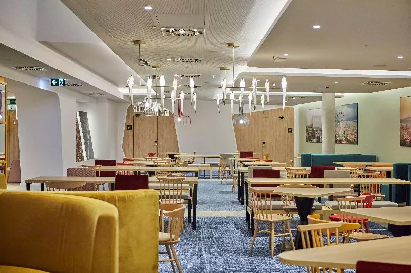 هتل Hampton By Hilton Barcelona Fira Gran Via