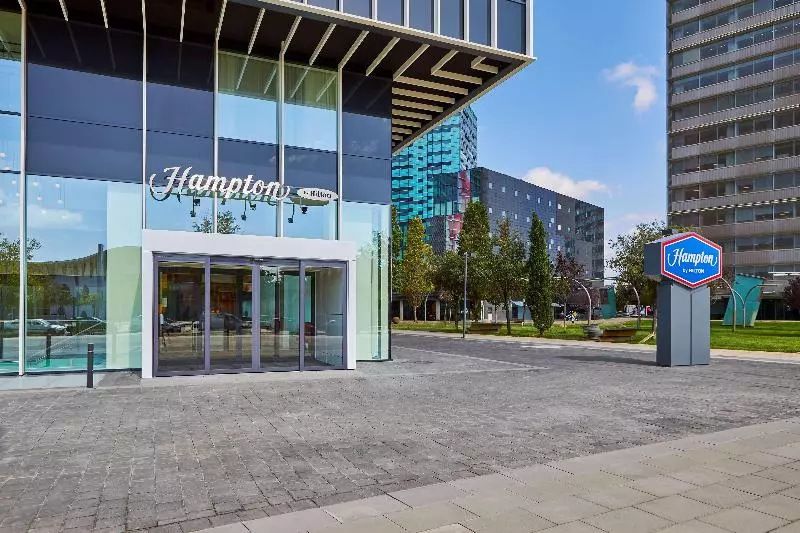 هتل Hampton By Hilton Barcelona Fira Gran Via