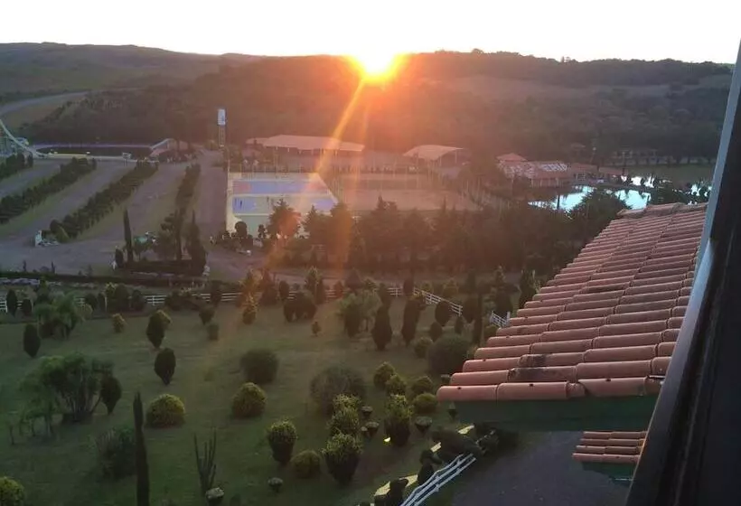 ホテル Parque Das Tuias