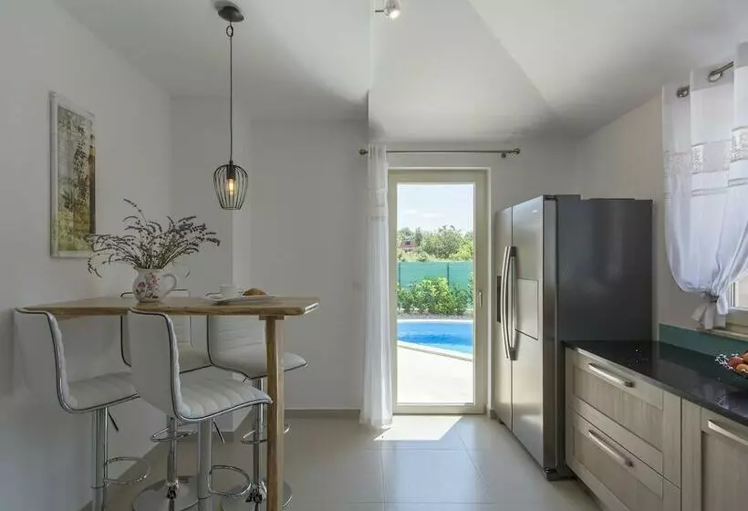 Luxuriously Equipped Villa With Private Pool Offers You An Excellent Vacation