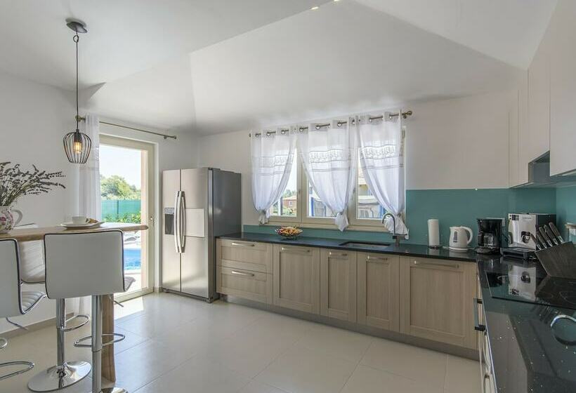 Luxuriously Equipped Villa With Private Pool Offers You An Excellent Vacation