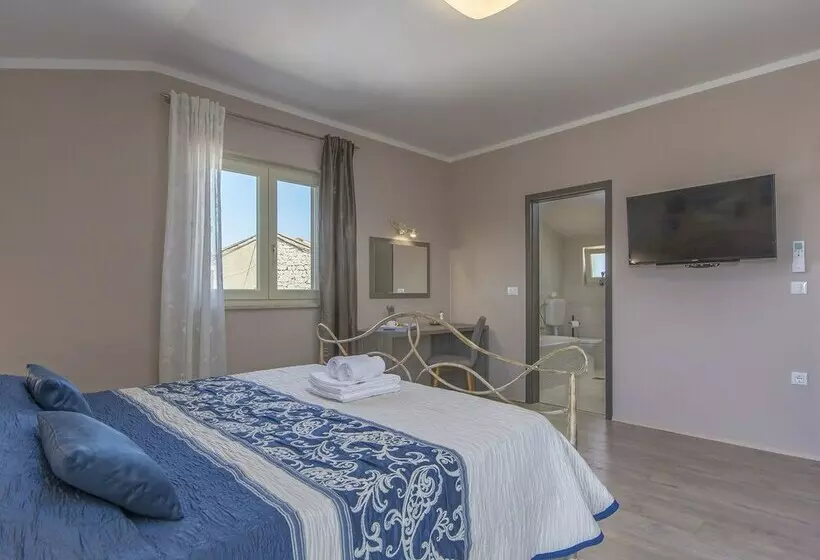 Luxuriously Equipped Villa With Private Pool Offers You An Excellent Vacation