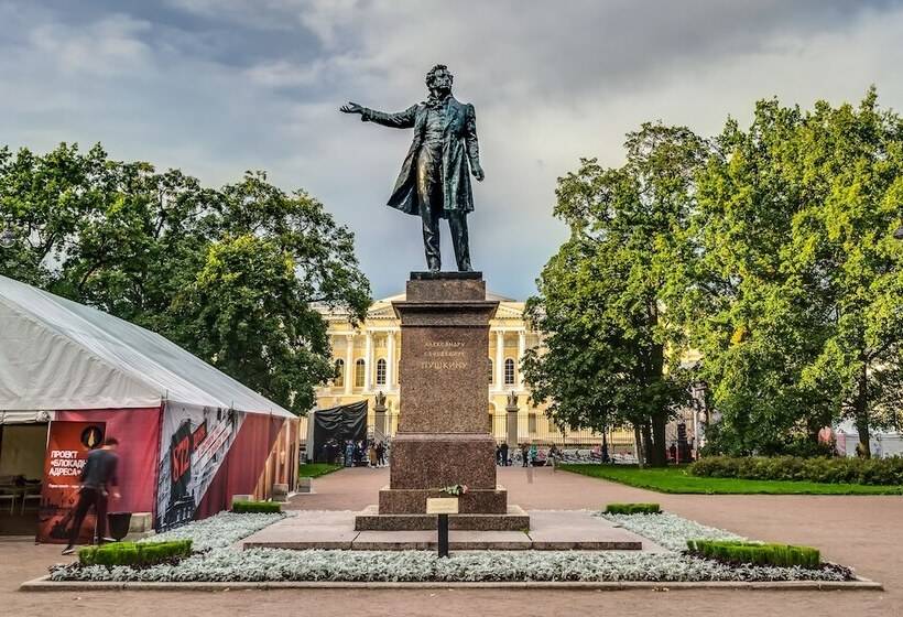 Travelto Italyanskaya