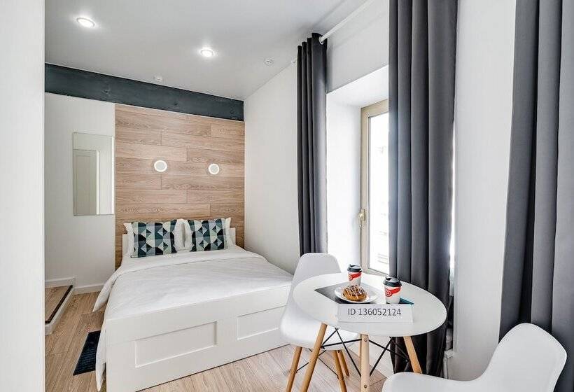 Travelto Italyanskaya