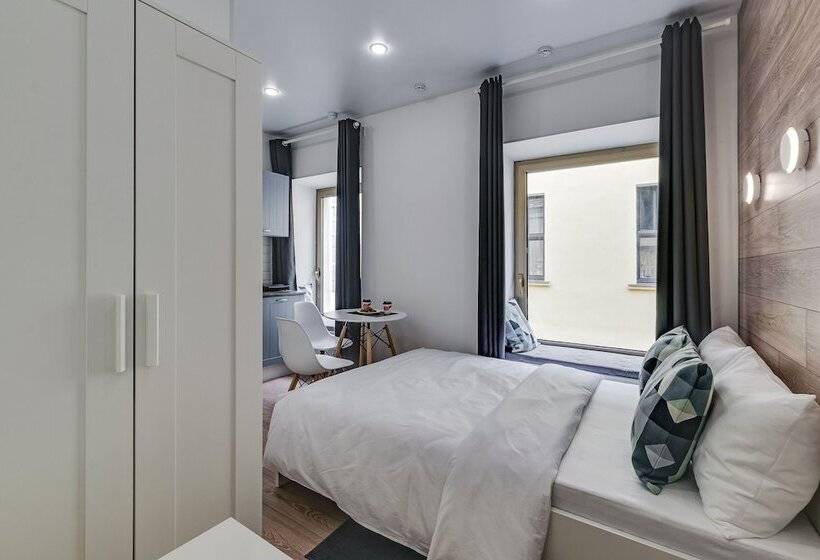 Travelto Italyanskaya