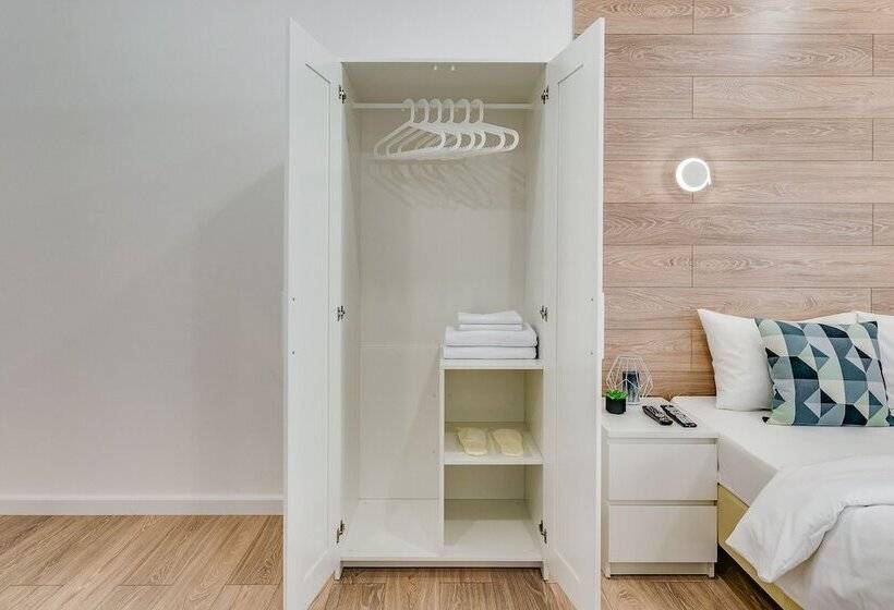 Travelto Italyanskaya