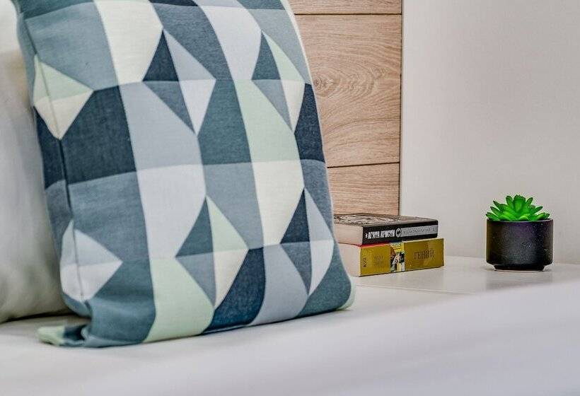 Travelto Italyanskaya