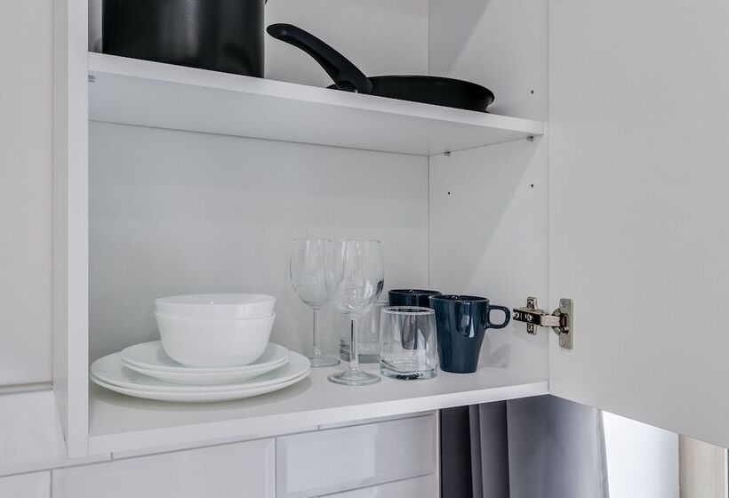 Travelto Italyanskaya