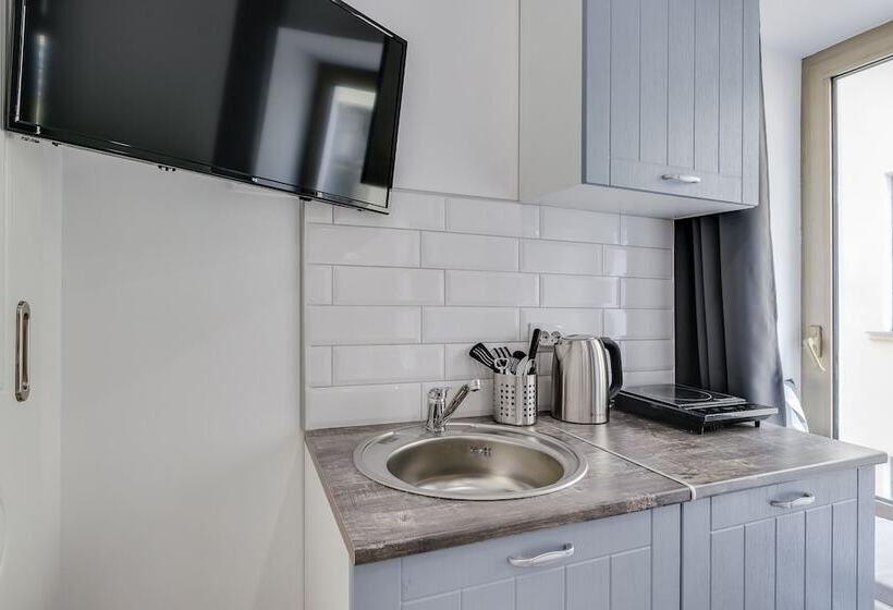 Travelto Italyanskaya