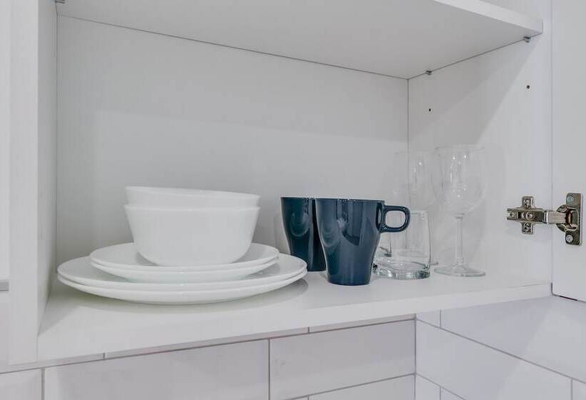 Travelto Italyanskaya