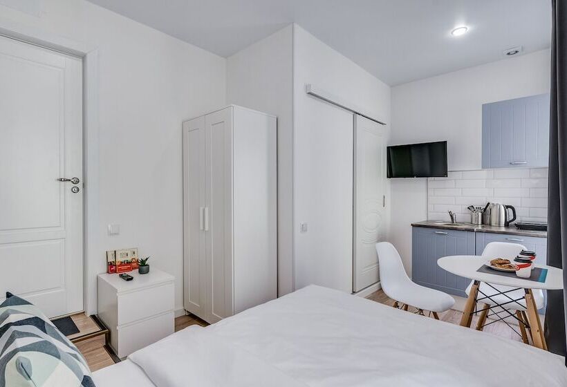 Travelto Italyanskaya