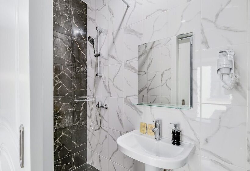 Travelto Italyanskaya