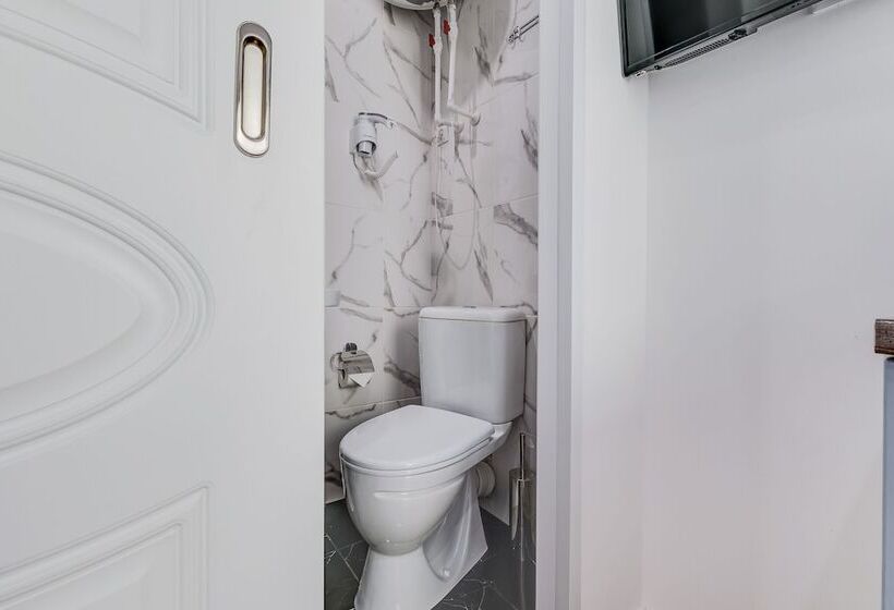 Travelto Italyanskaya