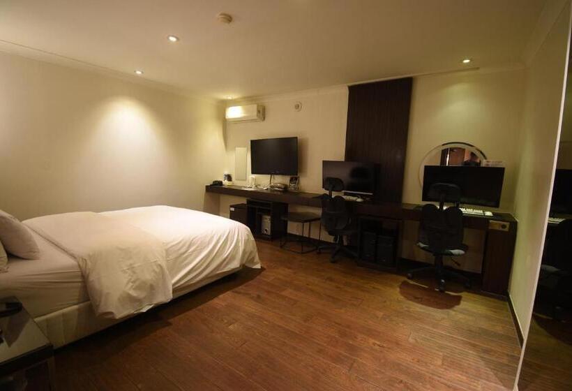 فندق على الطريق Seocho Lava Gyodaenambuteomineol