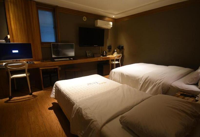 فندق على الطريق Seocho Lava Gyodaenambuteomineol