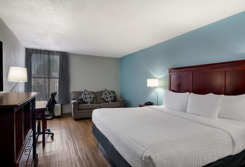 فندق Clarion Inn & Suites Airport